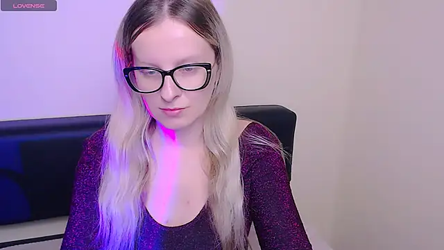 Snapshot of AllaLeomz chatting on 15, 10, 2025 AllaLeomz online show from 15, 10, 2025