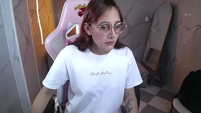 Snapshot of Scarlet_2b_ chatting on 16, 10, 2025 Scarlet 2b online show from 16, 10, 2025