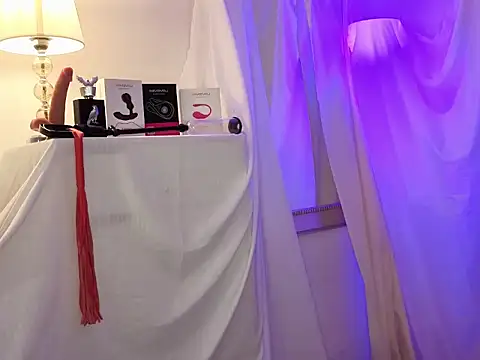 Snapshot of Yamilk101 chatting on 8, 11, 2025 Yamilk101 online show from 8, 11, 2025