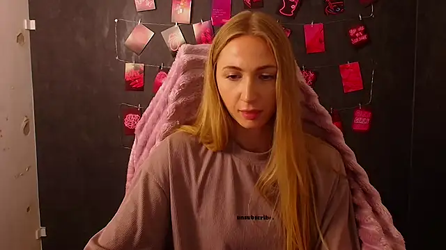 Emma Moonlightt online show from 20, 10, 2025