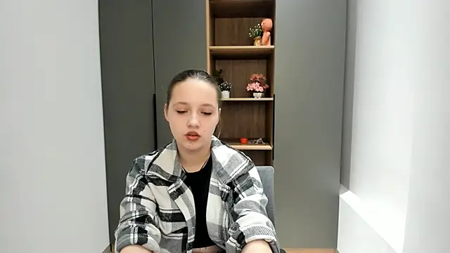 Snapshot of NadiaGnegy chatting on 19, 10, 2025 NadiaGnegy online show from 19, 10, 2025