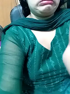 Snapshot of Porimoni22 chatting on 6, 11, 2025 Porimoni22 online show from 6, 11, 2025