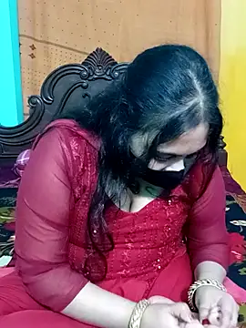 Snapshot of Porimoni22 chatting on 18, 11, 2025 Porimoni22 online show from 18, 11, 2025