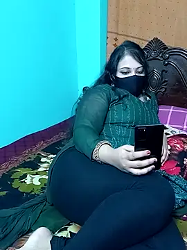 Snapshot of Porimoni22 chatting on 22, 11, 2025 Porimoni22 online show from 22, 11, 2025