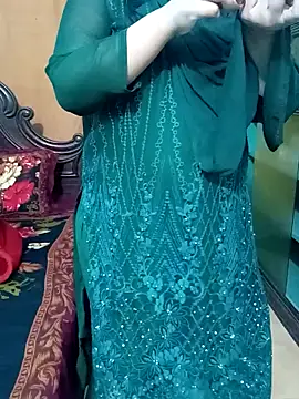 Snapshot of Porimoni22 chatting on 12, 11, 2025 Porimoni22 online show from 12, 11, 2025