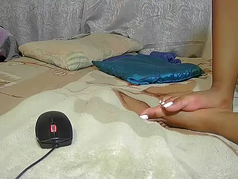 DoubleSpreadXX online show from 8, 11, 2025