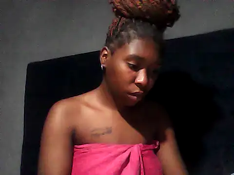 Snapshot of sexysmalldaily04 chatting on 19, 10, 2025 sexysmalldaily04 online show from 19, 10, 2025