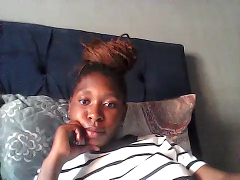 Snapshot of sexysmalldaily04 chatting on 26, 10, 2025 sexysmalldaily04 online show from 26, 10, 2025