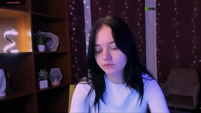 Snapshot of miki_ti chatting on 11, 11, 2025 miki ti online show from 11, 11, 2025