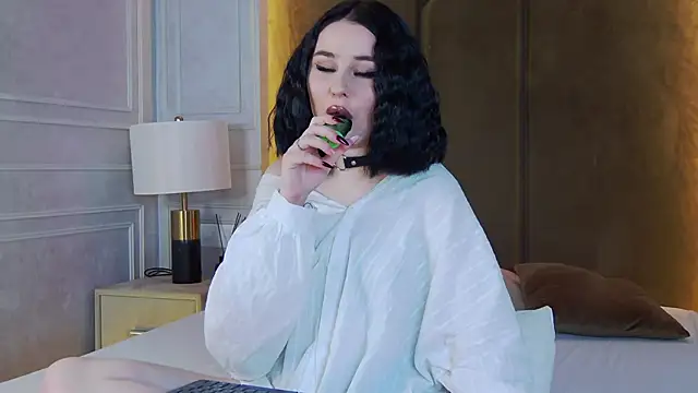 Snapshot of AliceLune chatting on 27, 11, 2025 AliceLune online show from 27, 11, 2025