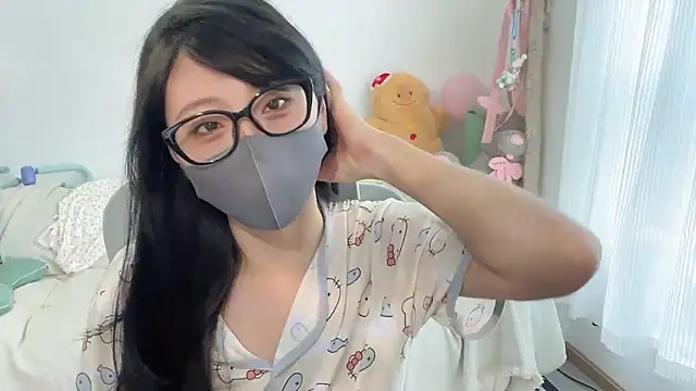 Snapshot of lsevenlll chatting on 8, 5, 2026 lsevenlll online show from 8, 5, 2026