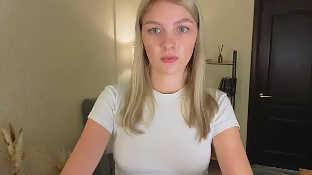Snapshot of Susan_Sanders_ chatting on 18, 10, 2025 Susan Sanders online show from 18, 10, 2025