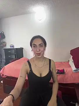 Snapshot of MariamGray1 chatting on 5, 5, 2026 MariamGray1 online show from 5, 5, 2026
