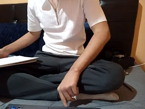 esmermoon online show from 28, 2, 2026