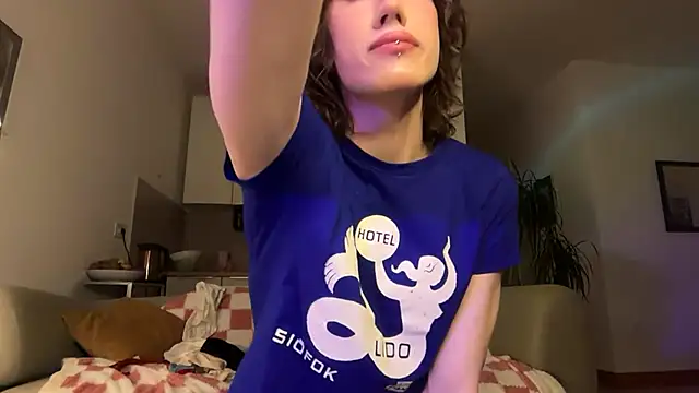 kira yoshika9e online show from 17, 4, 2026