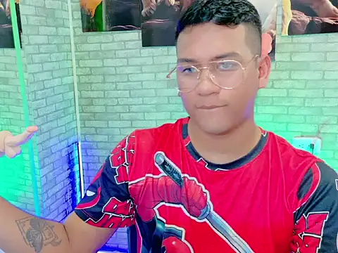 Snapshot of ThomasAxel chatting on 7, 11, 2025 ThomasAxel online show from 7, 11, 2025