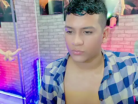 Snapshot of ThomasAxel chatting on 8, 11, 2025 ThomasAxel online show from 8, 11, 2025