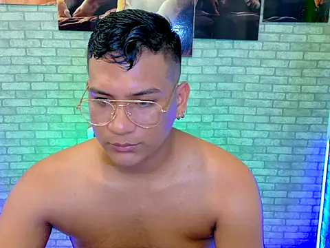 Snapshot of ThomasAxel chatting on 3, 11, 2025 ThomasAxel online show from 3, 11, 2025