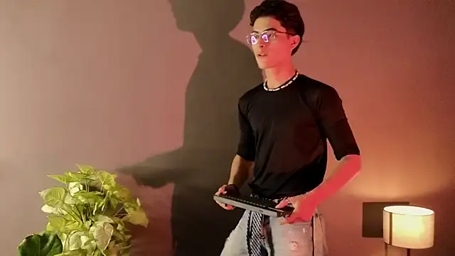 Aaron Eze online show from 26, 11, 2025