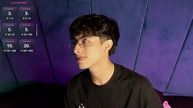 Aaron Eze online show from 24, 10, 2025