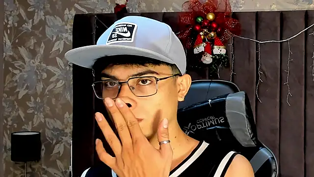 Aaron Eze online show from 21, 12, 2025