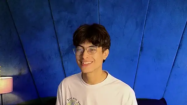 Aaron Eze online show from 4, 11, 2025