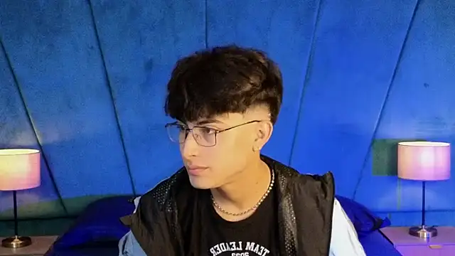 Aaron Eze online show from 26, 11, 2025