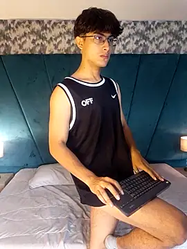 Aaron Eze online show from 19, 4, 2026