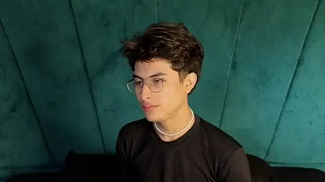 Aaron Eze online show from 31, 10, 2025