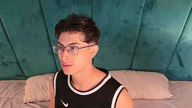 Aaron Eze online show from 6, 4, 2026