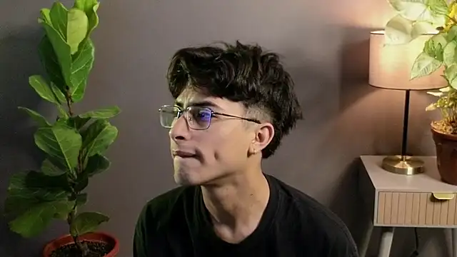 Aaron Eze online show from 17, 11, 2025