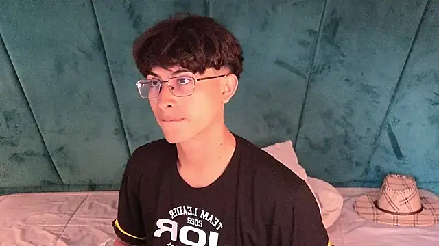 Aaron Eze online show from 4, 4, 2026