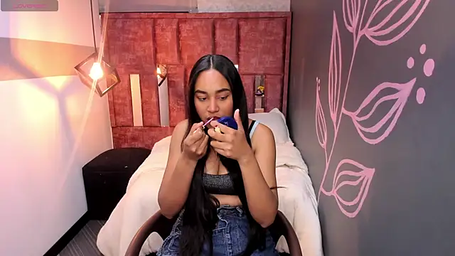 Rachel  Jonees online show from 29, 10, 2025