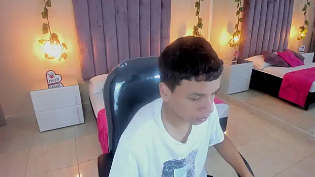 Xavier Fox    online show from 12, 11, 2025