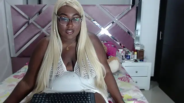 Snapshot of Antonellabigass chatting on 22, 10, 2025 Antonellabigass online show from 22, 10, 2025