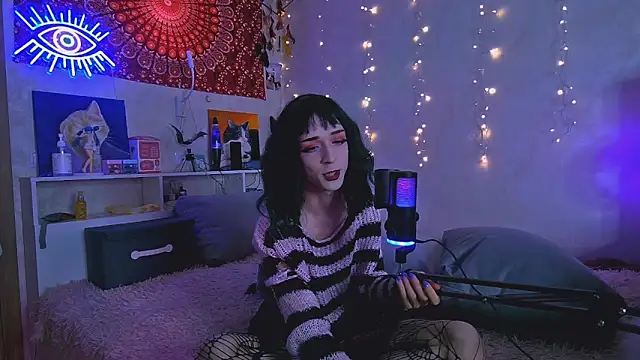 Snapshot of whoalexxa chatting on 7, 11, 2025 whoalexxa online show from 7, 11, 2025