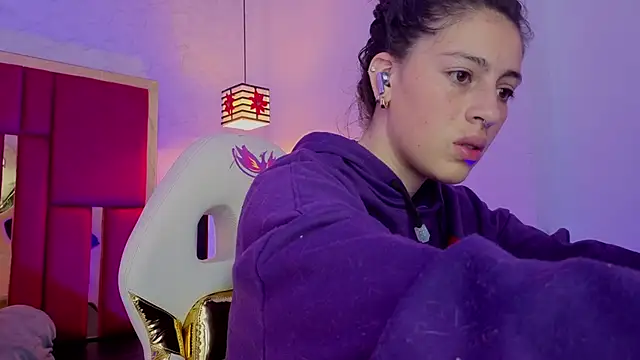 moon winy online show from 15, 4, 2026