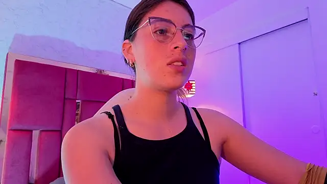 Snapshot of moon_winy chatting on 29, 6, 2026 moon winy online show from 29, 6, 2026