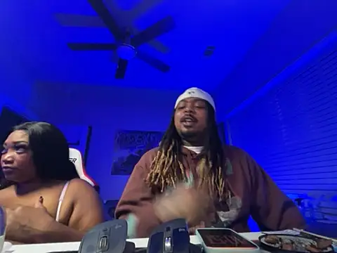 Snapshot of ICECREAMSHOW chatting on 28, 10, 2025 ICECREAMSHOW online show from 28, 10, 2025