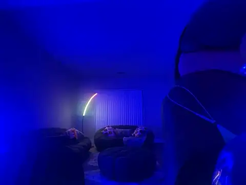 Snapshot of ICECREAMSHOW chatting on 27, 10, 2025 ICECREAMSHOW online show from 27, 10, 2025