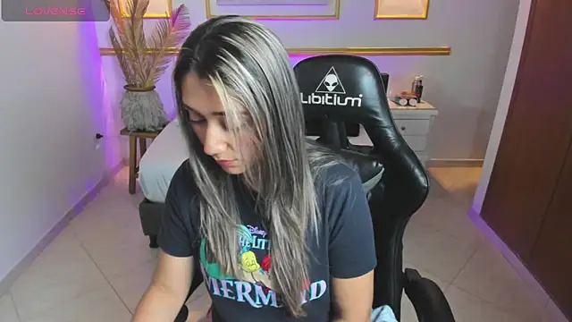 karlyy  online show from 19, 12, 2025