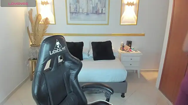 karlyy  online show from 18, 12, 2025