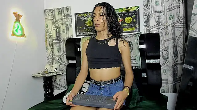 Snapshot of Latin_Doll13 chatting on 16, 10, 2025 Latin Doll13 online show from 16, 10, 2025