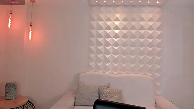 ChristineFord  online show from 13, 3, 2026