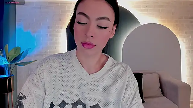 ChristineFord  online show from 30, 10, 2025