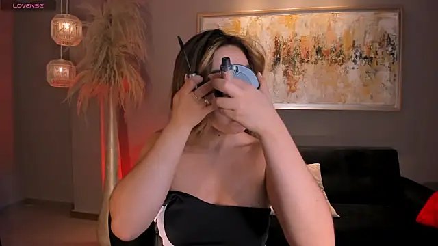 AnnieMonroe1 online show from 7, 3, 2026