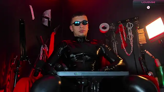 Snapshot of Master_Connor_BDSM chatting on 7, 5, 2026 Master Connor BDSM online show from 7, 5, 2026