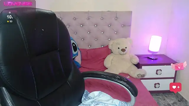 Snapshot of gabyy_cute_ chatting on 25, 11, 2025 gabyy cute online show from 25, 11, 2025