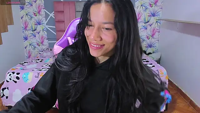 Snapshot of AdelaidaManson18 chatting on 26, 11, 2025 AdelaidaManson18 online show from 26, 11, 2025