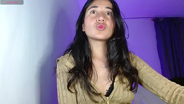 Snapshot of naomy_rain chatting on 24, 10, 2025 naomy rain online show from 24, 10, 2025
